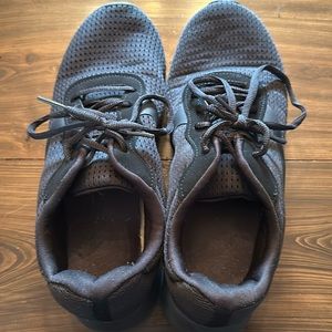 Women’s black sneakers. Size 10